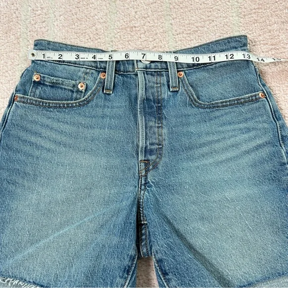 NWOT Levi's 501 Mid Thigh Denim Shorts Button Fly Raw Hem Size 26 - Picture 7 of 11